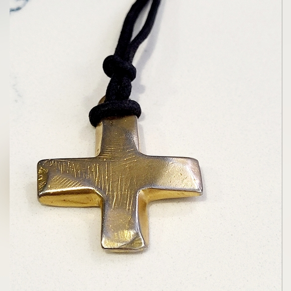 Unique cross pendant - Picture 9 of 10